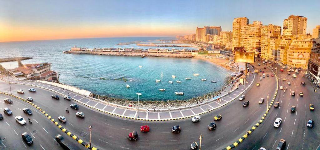 Luxury Gleem 3 Direct Sea View Appartement