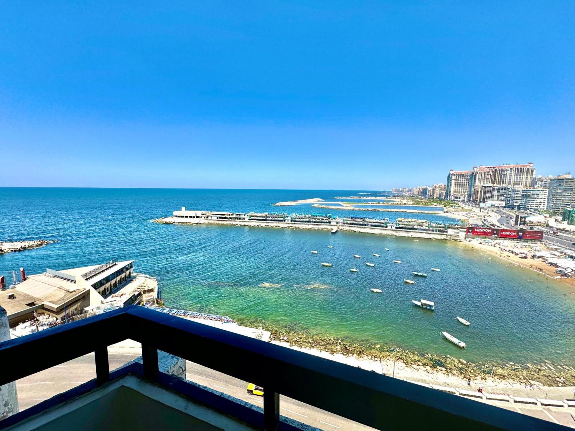 Luxury Gleem 3 Direct Sea View Appartement